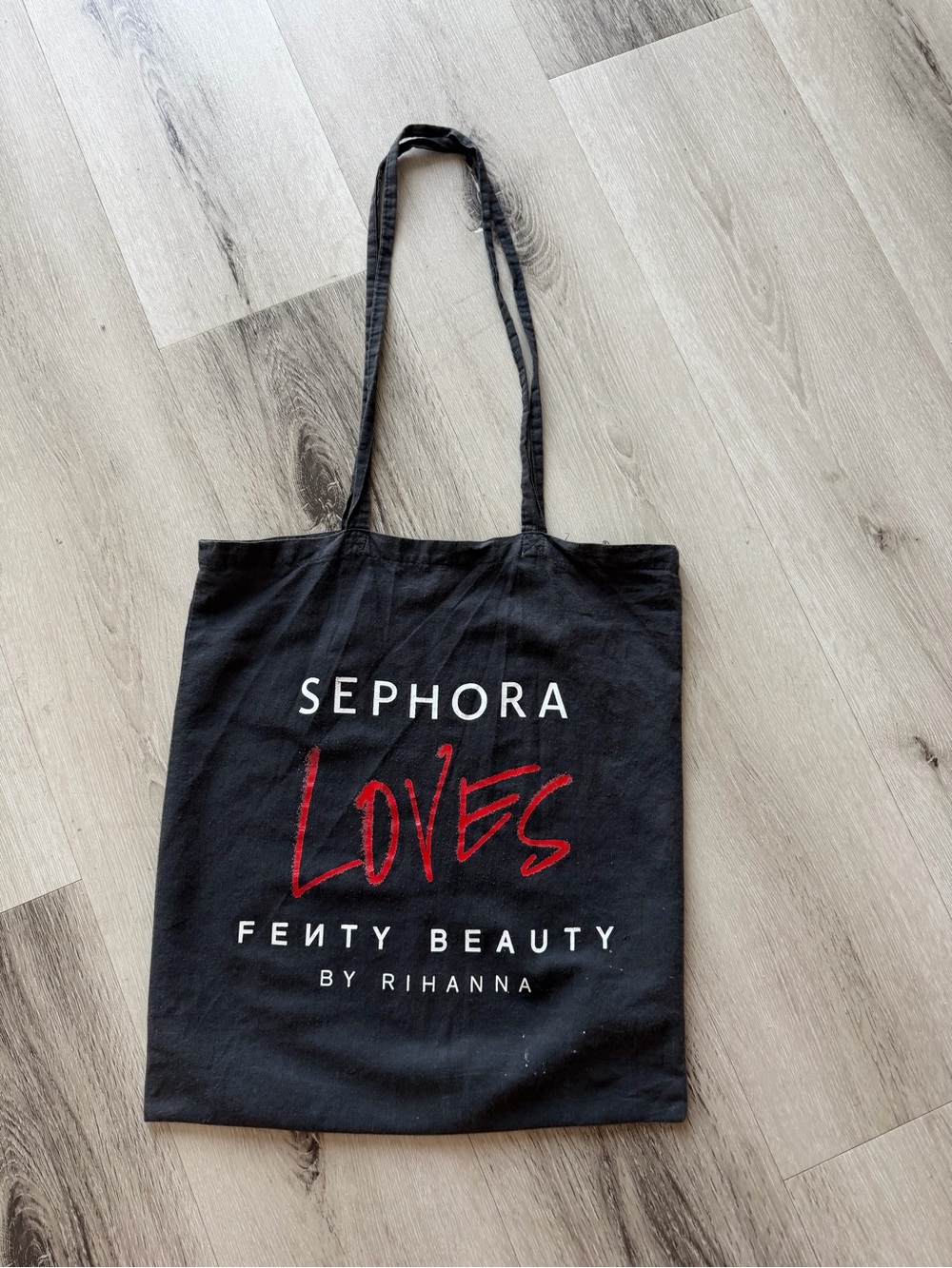 Sephora Black Tote with Red "Loves" Graphicc PORTUGAL